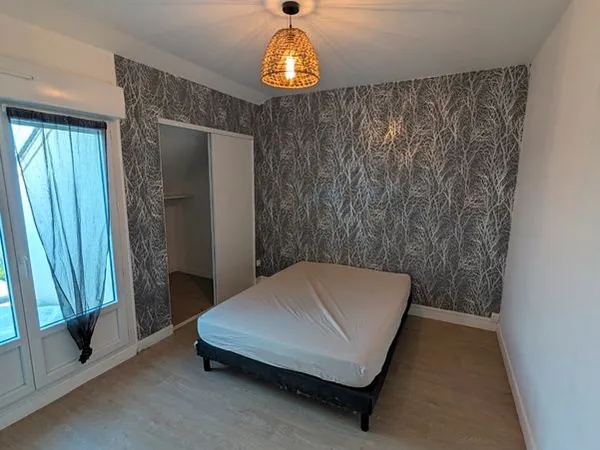 Chambre avec balcon à louer en colocation 🌿