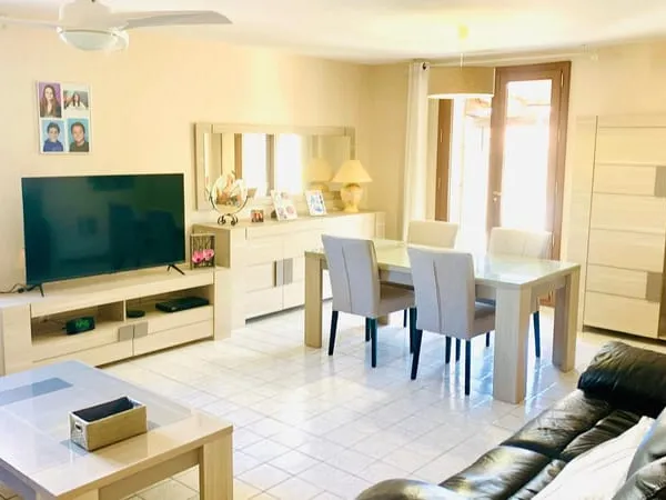 Villa T4 de 95 m² en plain-pied - Terrain de 450 m² - Piscine