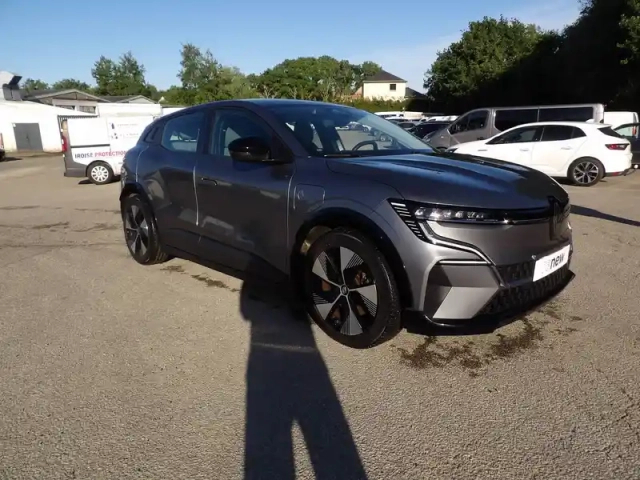 Renault Megane e-tech ev60 220 ch super charge — photo 5