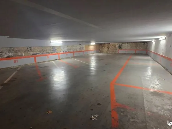 Place de Stationnement à Louer