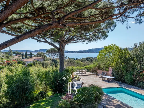 GRIMAUD - BASTIDE PROVENÇALE - VUE MER