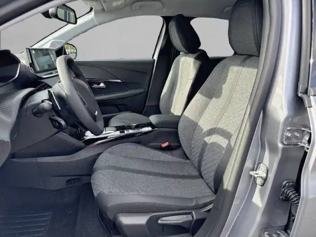 Peugeot 208 hybrid 110 e-dcs6 — photo 31
