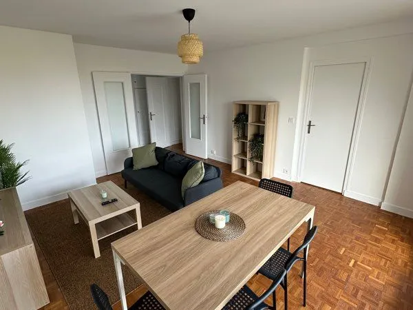 Chambre + balcon privatif - Colocation Evry