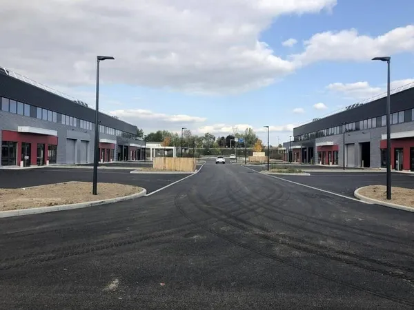 Local d'activité 748 m²