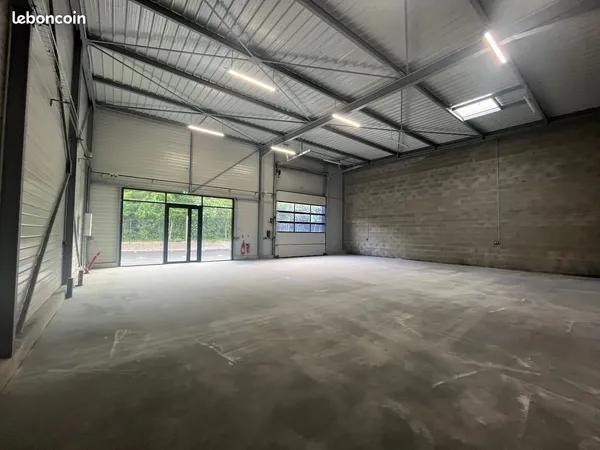 Local commercial nu 200m2 st leger de linieres
