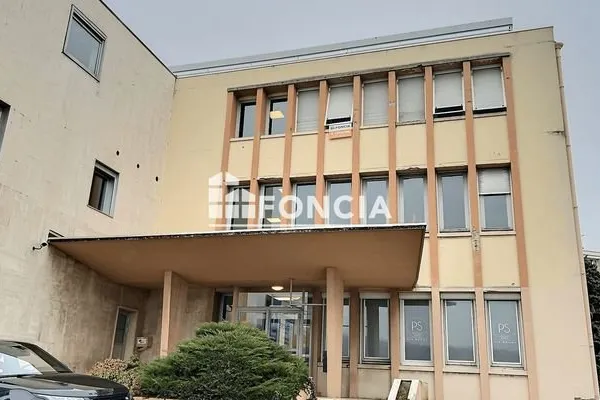 Local 1328 m²