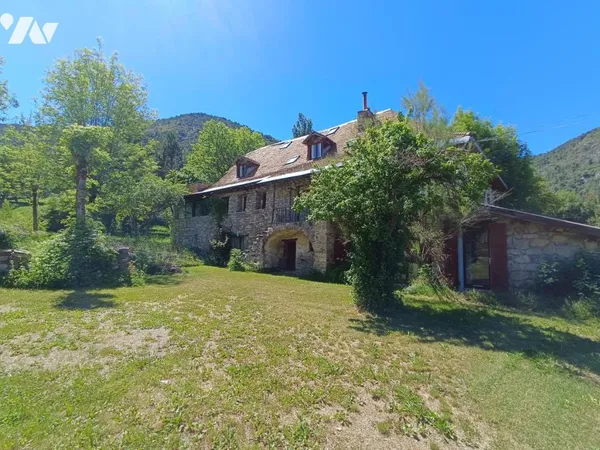 Maison 14 pièces 532 m²