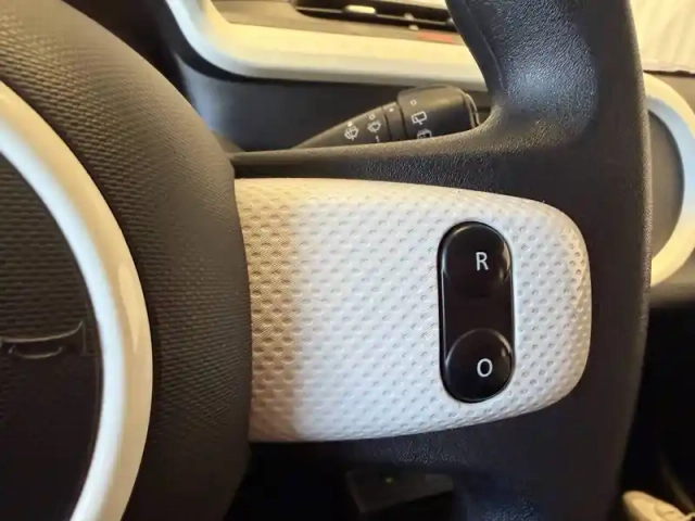 Renault Twingo iii e-tech — photo 29