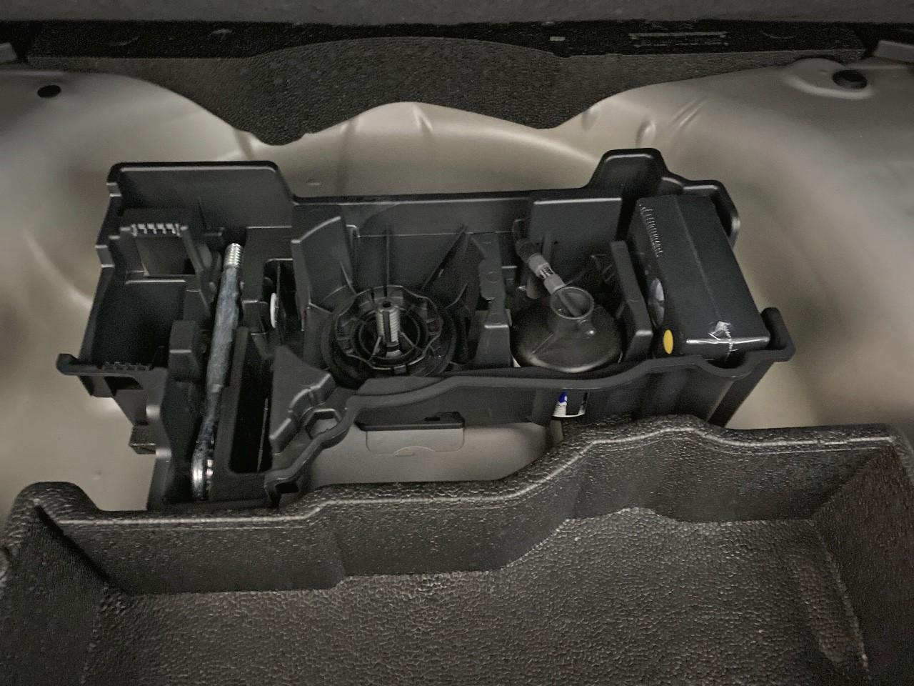 Peugeot 2008 hybrid 145 ch e-dcs6 allure — photo 12