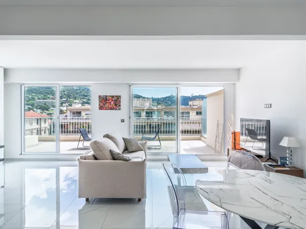 Vends appartement 80m² Cannes - Carnot : 4 pièces traversant et rénové en roof-top avec 76m² de terr