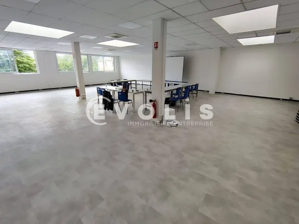 Local d'activité 796 m²