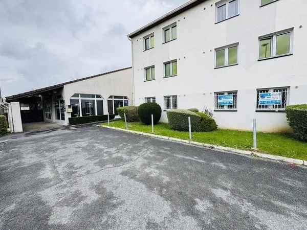 Local commercial 230 m²