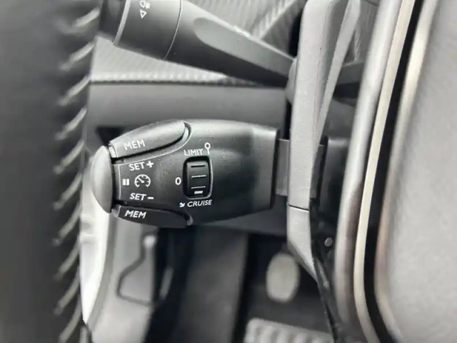 Peugeot 208 puretech 75 s&amp;s bvm5 — photo 23