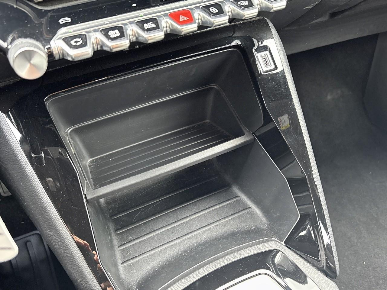 Peugeot 2008 1.2 hybrid 145ch style e-dcs6 — photo 23