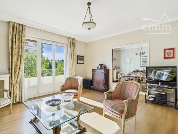Appartement de 123 m² au fort potentiel avec balcon