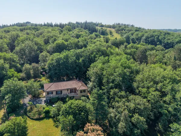 Exclusivite Secteur Souillac - Au calme et avec vue, spacieuse Maison 4 chambres sur 5 491 m² boisés