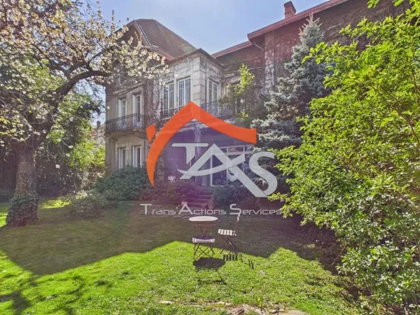 Maison 14 pièces 355 m²