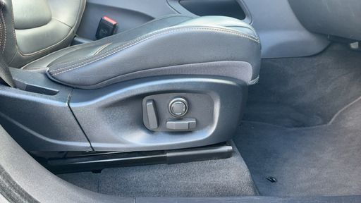 Jaguar F-Pace 2.0 D 163 2WD - Prestige – 2018 – 120482 km – Diesel – Boîte Manuelle — photo 17