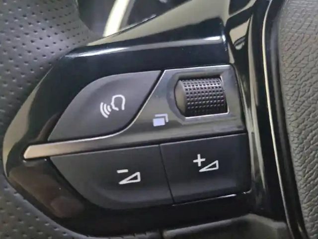 Peugeot 208 puretech 130 s&amp;s eat8 — photo 28