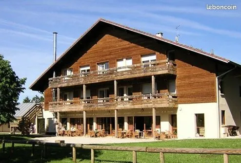 Beau studio terrasse - cascades du herisson - lacs du jura