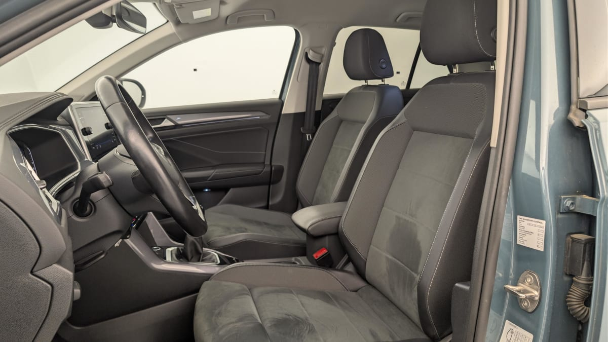 Volkswagen T-Roc — photo 16