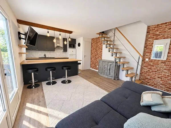 À SAISIR - VIDAUBAN Mazet meublé 45 m2 avec jardin et jacuzzi - Piscine - Tennis