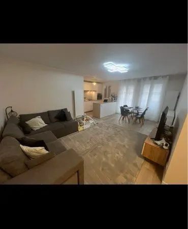 À LOUER - BEL APPARTEMENT 3 PIÈCES DE 60 m² AVEC BALCON ET PARKING