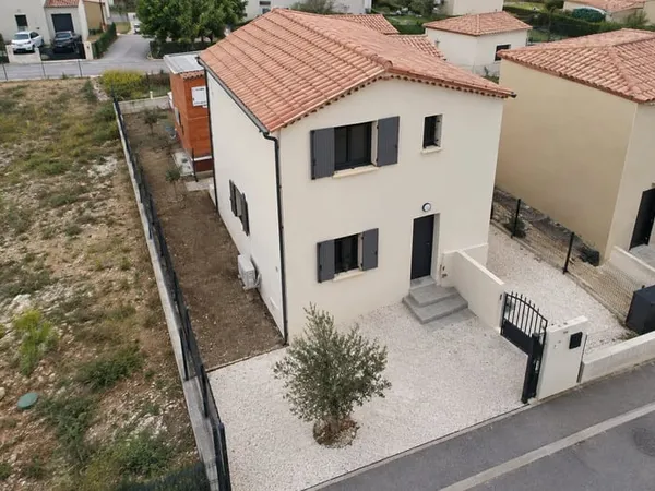 Maison à louer 1088 EUR par mois avec terrasse 4 pièces à Avig