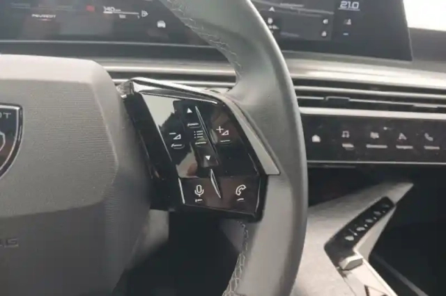 Peugeot 3008 hybrid 145 e-dcs6 — photo 20