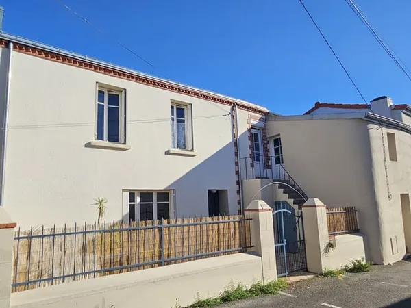 Maison en pierre du XIXe avec espace indépendant, aux portes