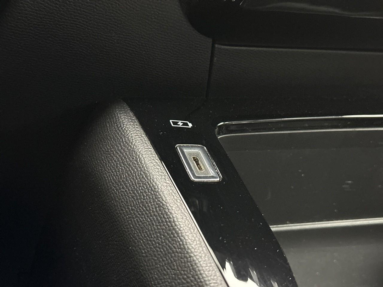 Peugeot 2008 electrique 136 ch style — photo 28