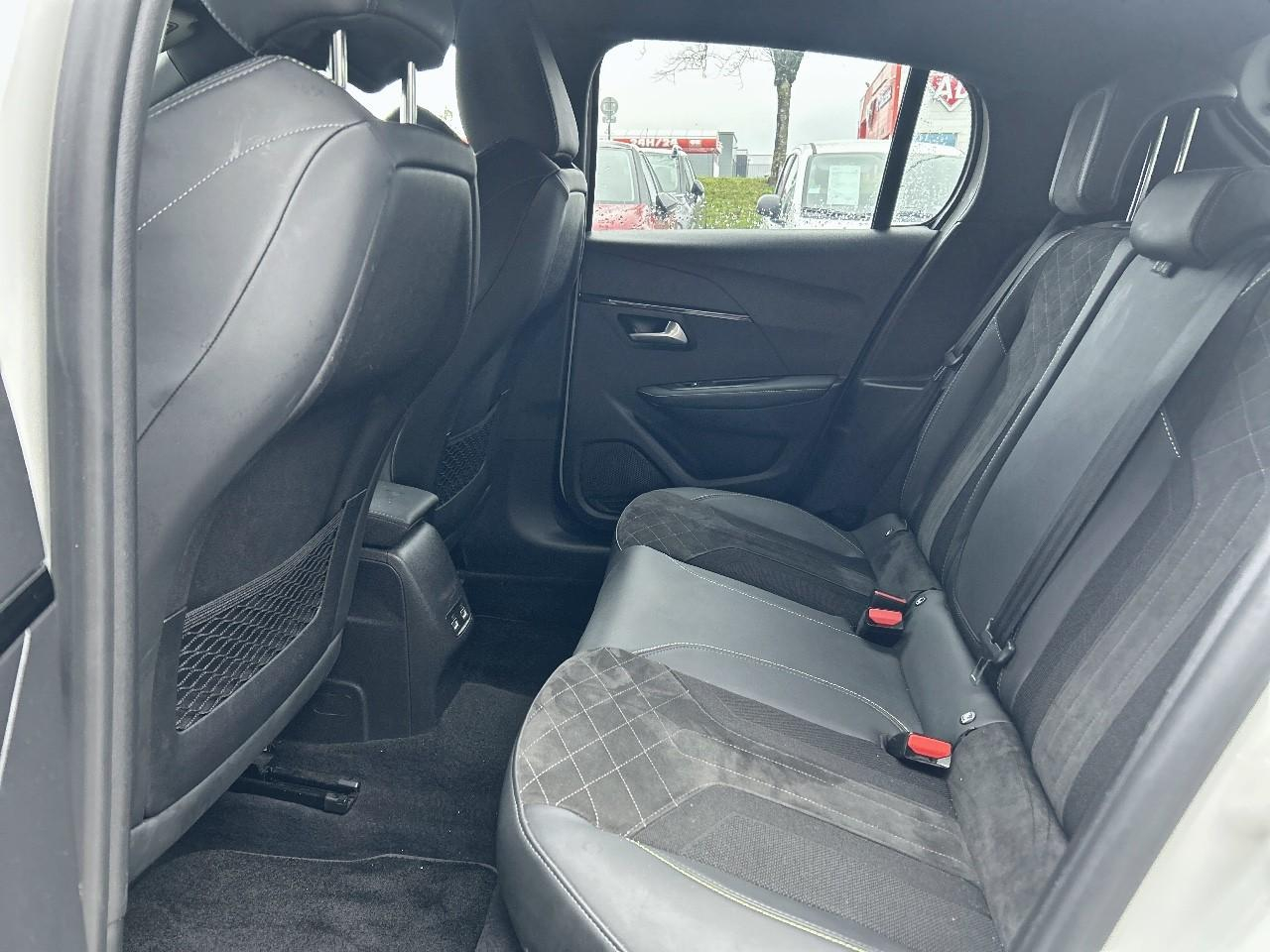 Peugeot 208 puretech 100 s&s bvm6 gt pack — photo 10
