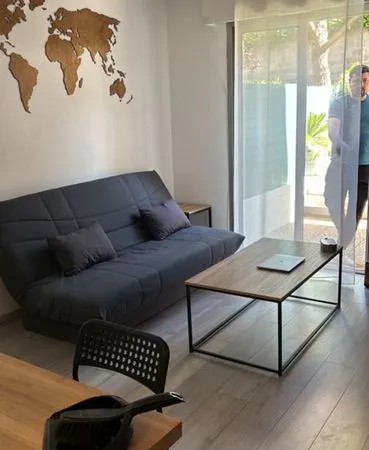 🏡 À LOUER - Appartement T2 meublé à Saint-Laurent-du-Var - 1 200 /mois