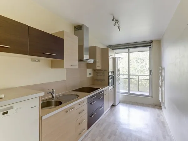 Bel appartement à rénover dans résidence de standing avec ba