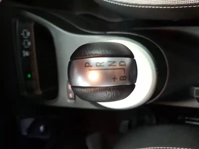 Renault Twingo iii e-tech — photo 15