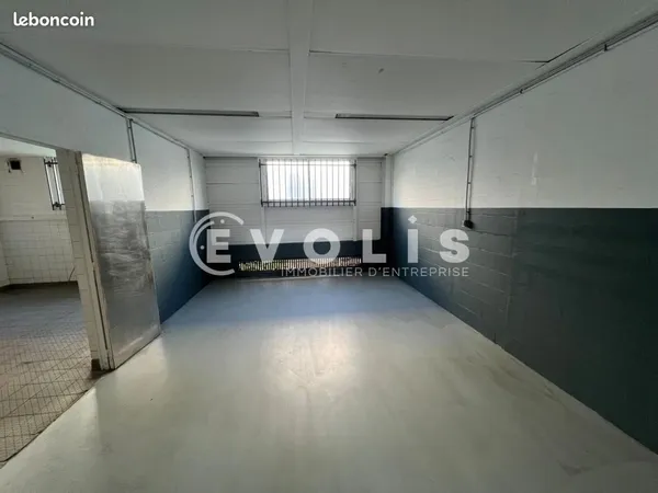 Local d'activité 182 m²