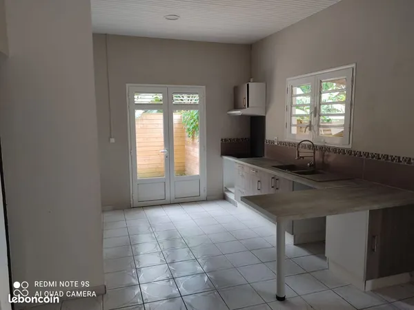 T3 non meublé de 63 m2 à Saint-Joseph - Grande terrasse et cadre verdoyant