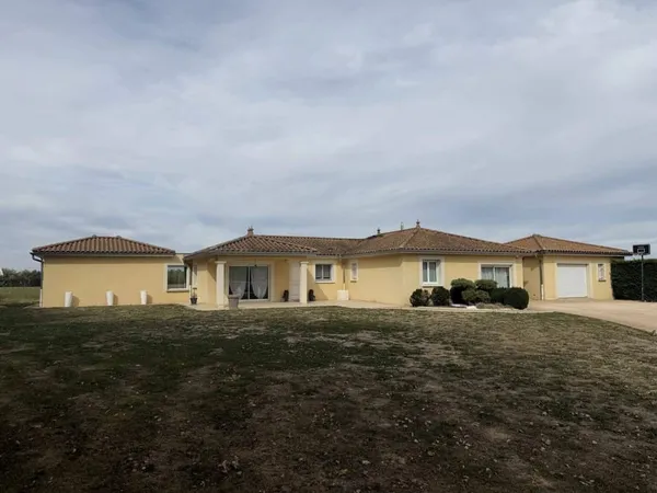 Maison de plain-pied 6 pièces 175 m²