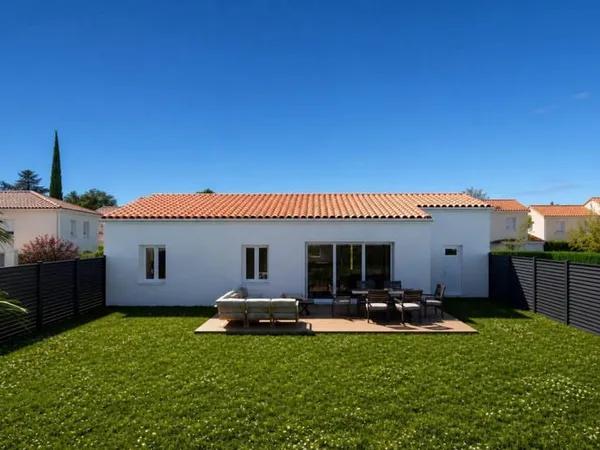 TERRAIN + MAISON À SAINT PIERRE LA NOUE