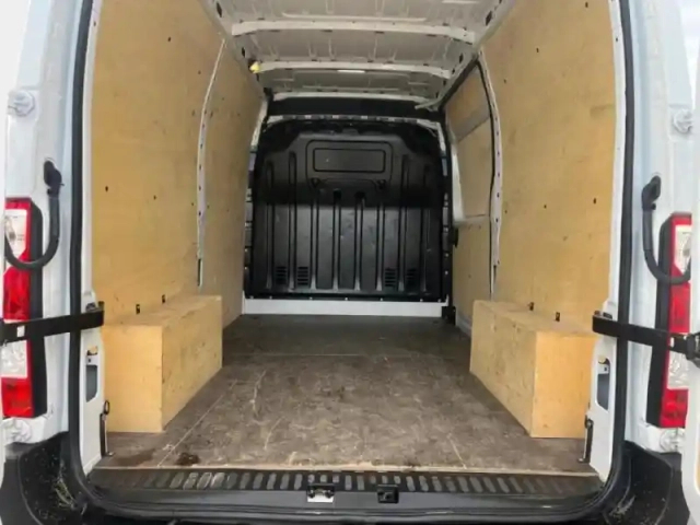 Renault Master fg f3500 l2h2 2.3 blue dci 135ch confort euro6e — photo 9