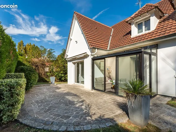 Maison 8 pièces 214 m²