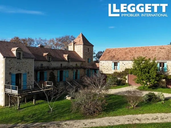 Manoir ancien rénové avec grange aménagée, pigeonnier, piscine naturelle et jardin paysagé à Belvès
