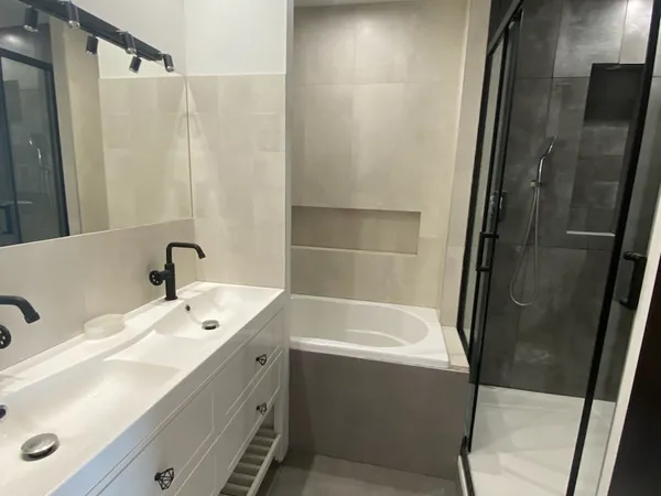 Loue Appartement 3 pièces 76m² Décines-Charpieu (69) - 2 ch