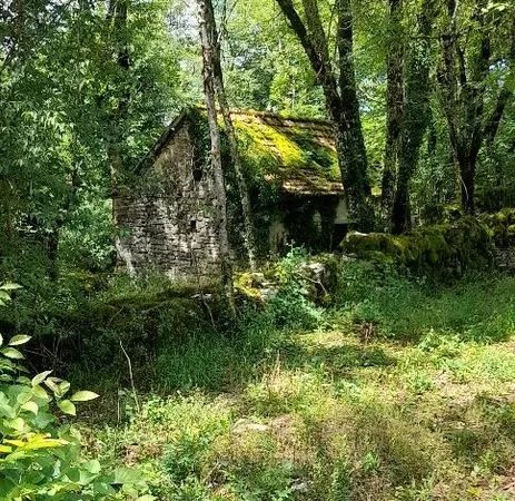 Terrain dans le Quercy avec maisonnette de berger
