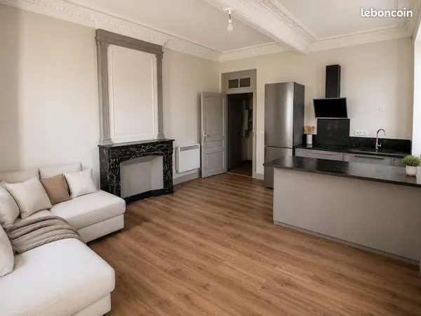 Superbe appartement de caractère entièrement rénové - Vue sur le champ de mars