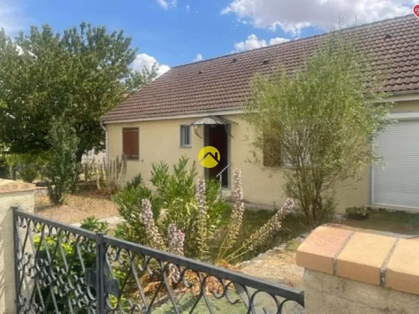 PAVILLON SUR AVORD DE 5 PIECES