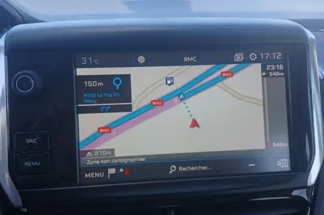 Peugeot 2008 1.2 puretech 110ch s&amp;s bvm5 — photo 23