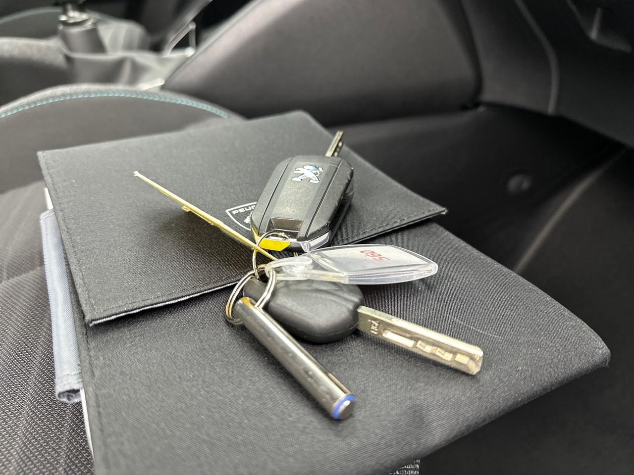 Peugeot 2008 puretech 100 s&s bvm6 style — photo 32