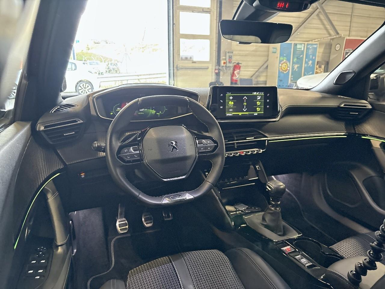 Peugeot 2008 puretech 130 s&s bvm6 gt — photo 8