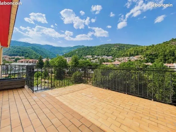 Appartement T3 terrasse, balcon, garage et cave